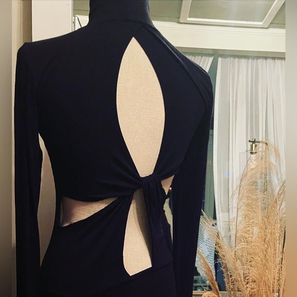 Open back turtle neck - Picture 3 of 5